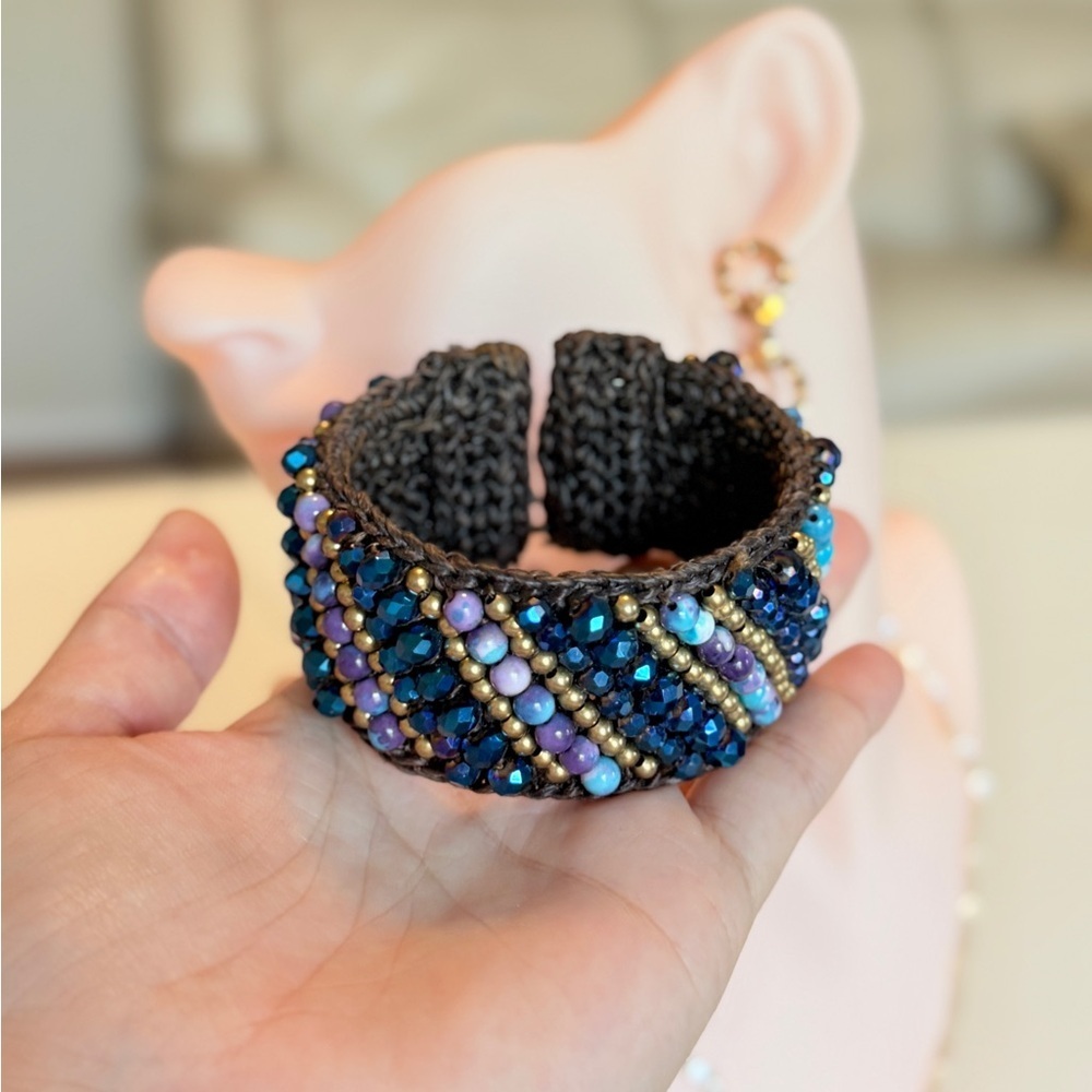 ⚜️ Beaded Bracelet with Blue and Purple Accents - Picture 7 of 7